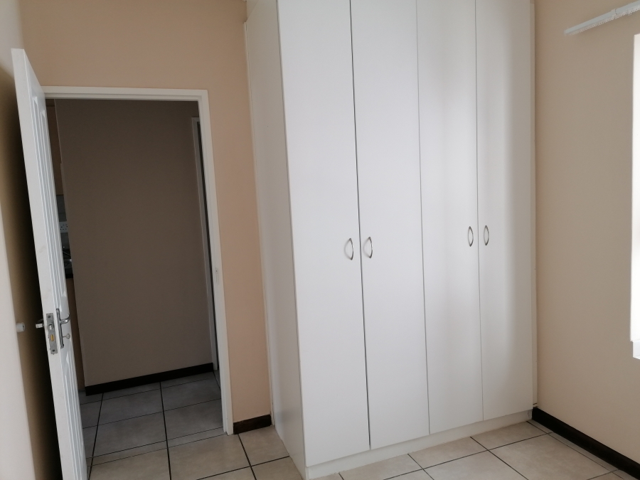 To Let 2 Bedroom Property for Rent in Buh Rein Estate Western Cape